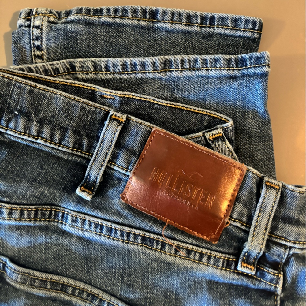 Men’s Hollister Jeans size 36x32 Medium/Dark Wash